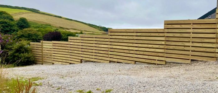 Horizontal hit and miss fencing staggered downhill